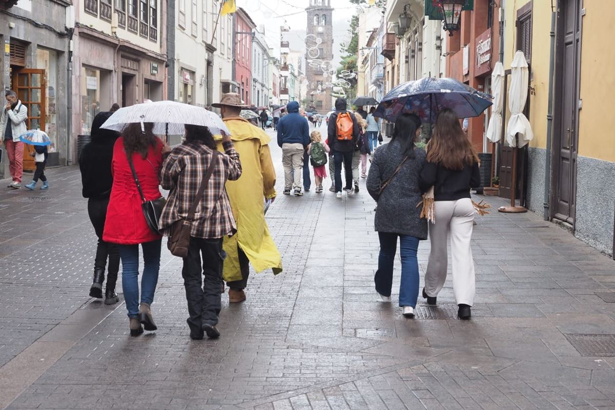Atlantic storm approaches the Canary Islands: Cloudy skies, light rain, and strong winds in elevated areas expected