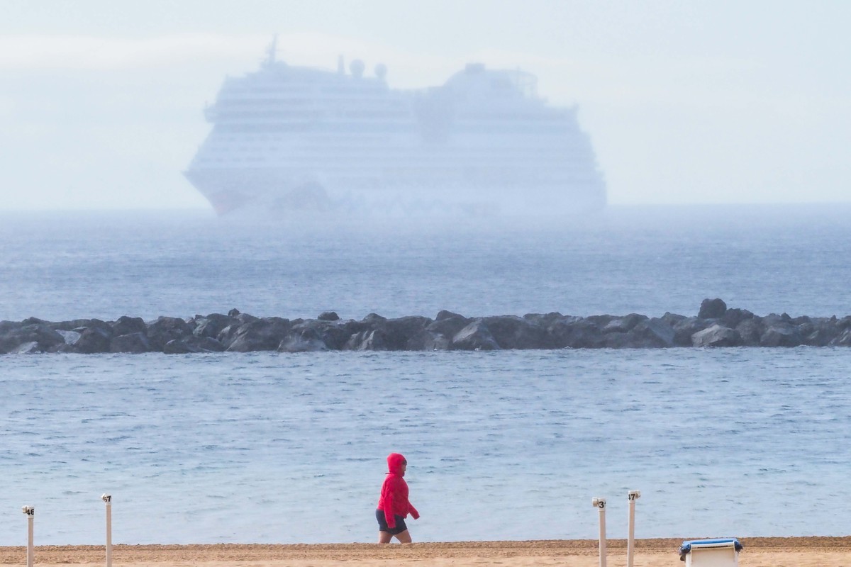 Intense Trade Winds Resurge in the Canary Islands, Accompanied by Light Rain and Strong Gusts